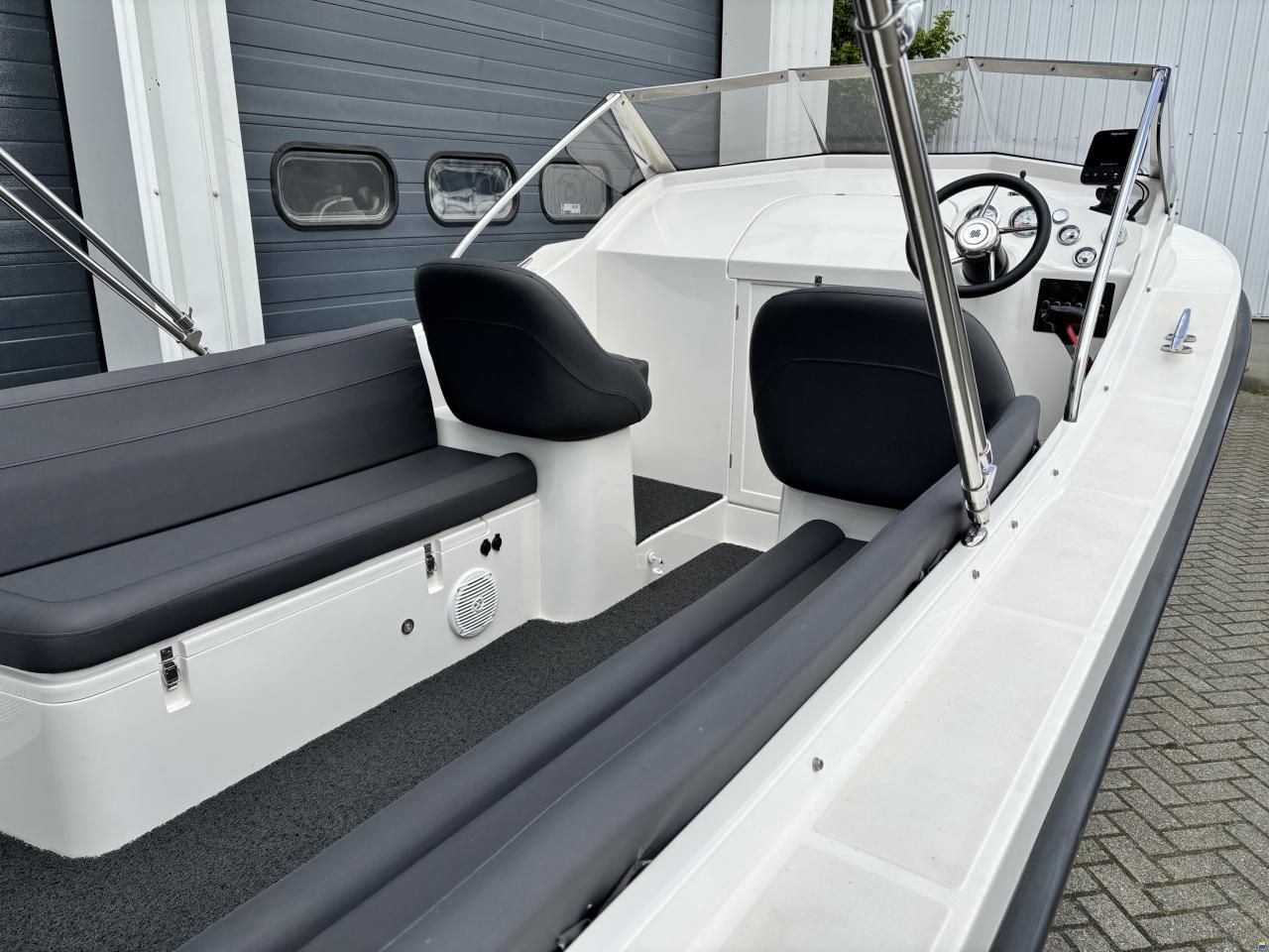 Oud Huijzer 630 Cabin