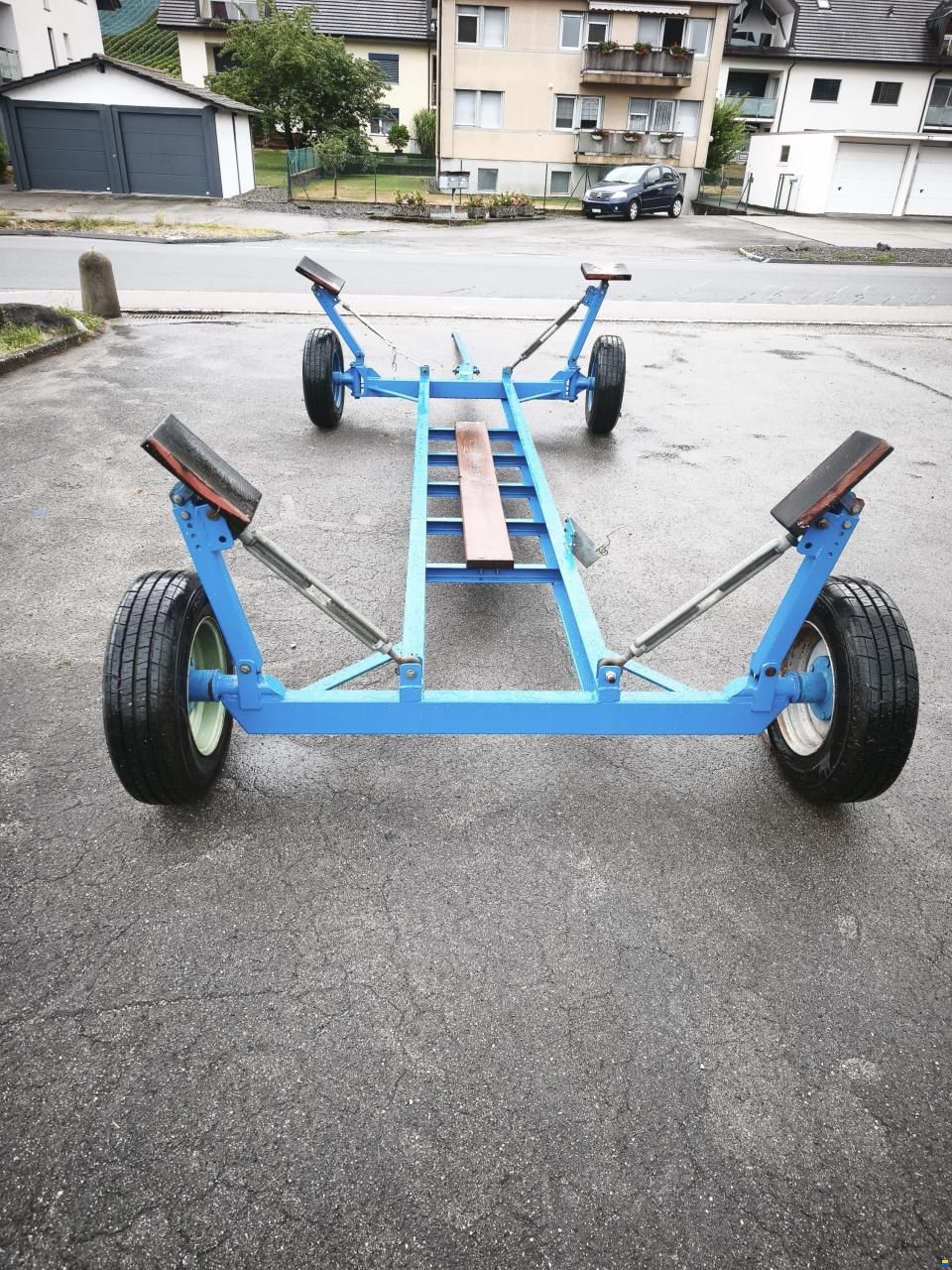 2 T