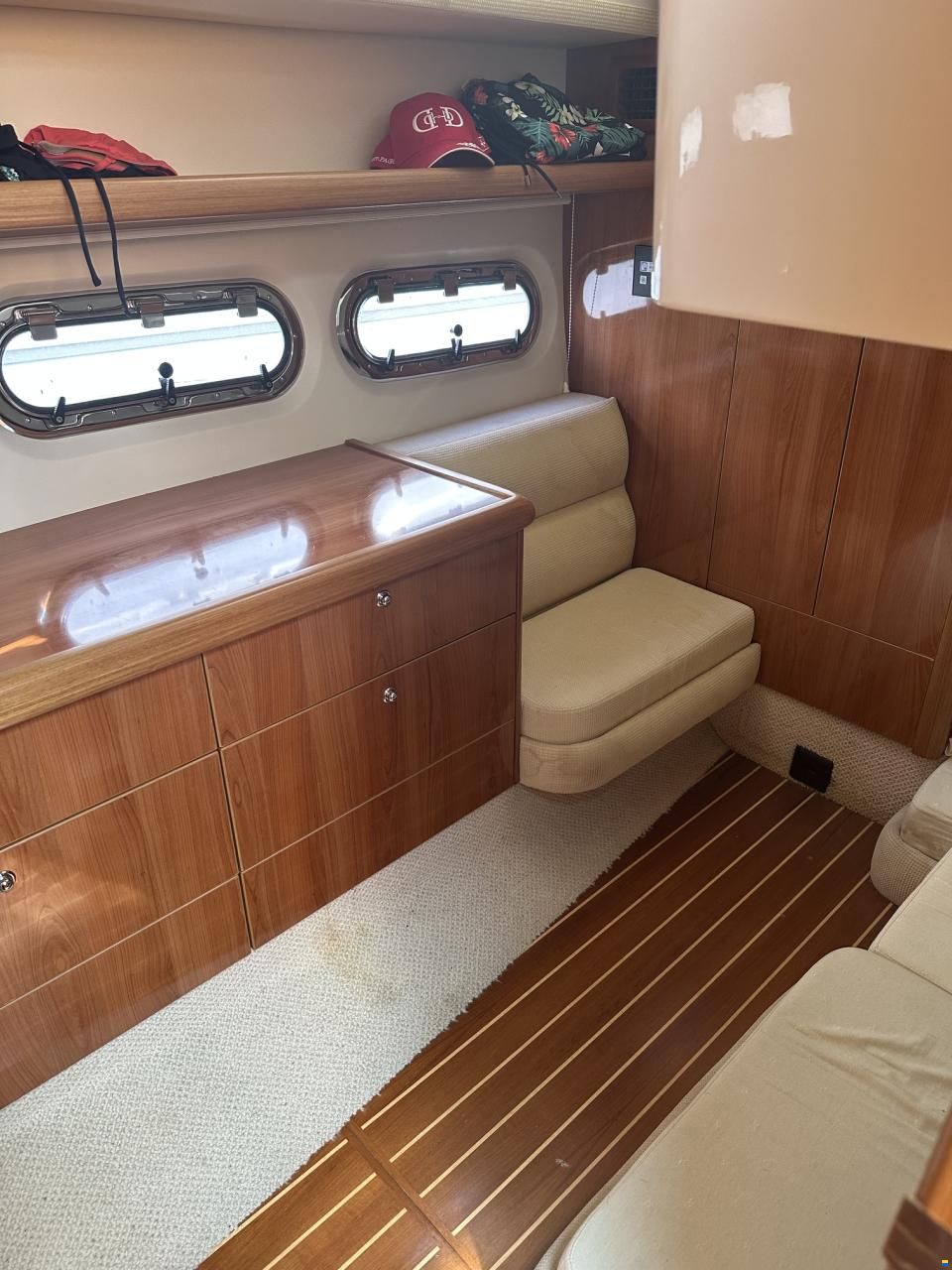 Sealine C39 unique