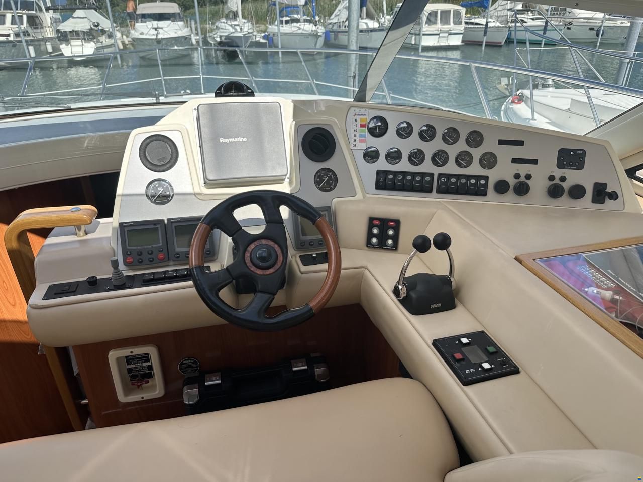 Sealine C39 unique