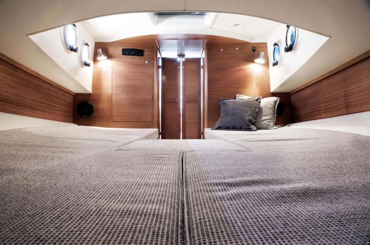 Paragon 25 Cabin