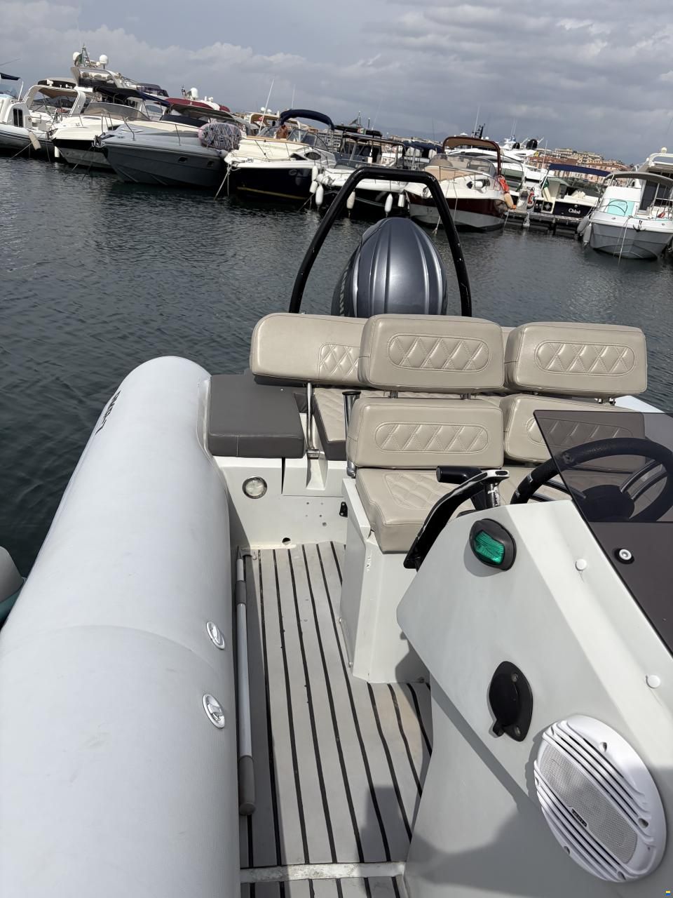 Seastep-Rib Evolution / AKP 7