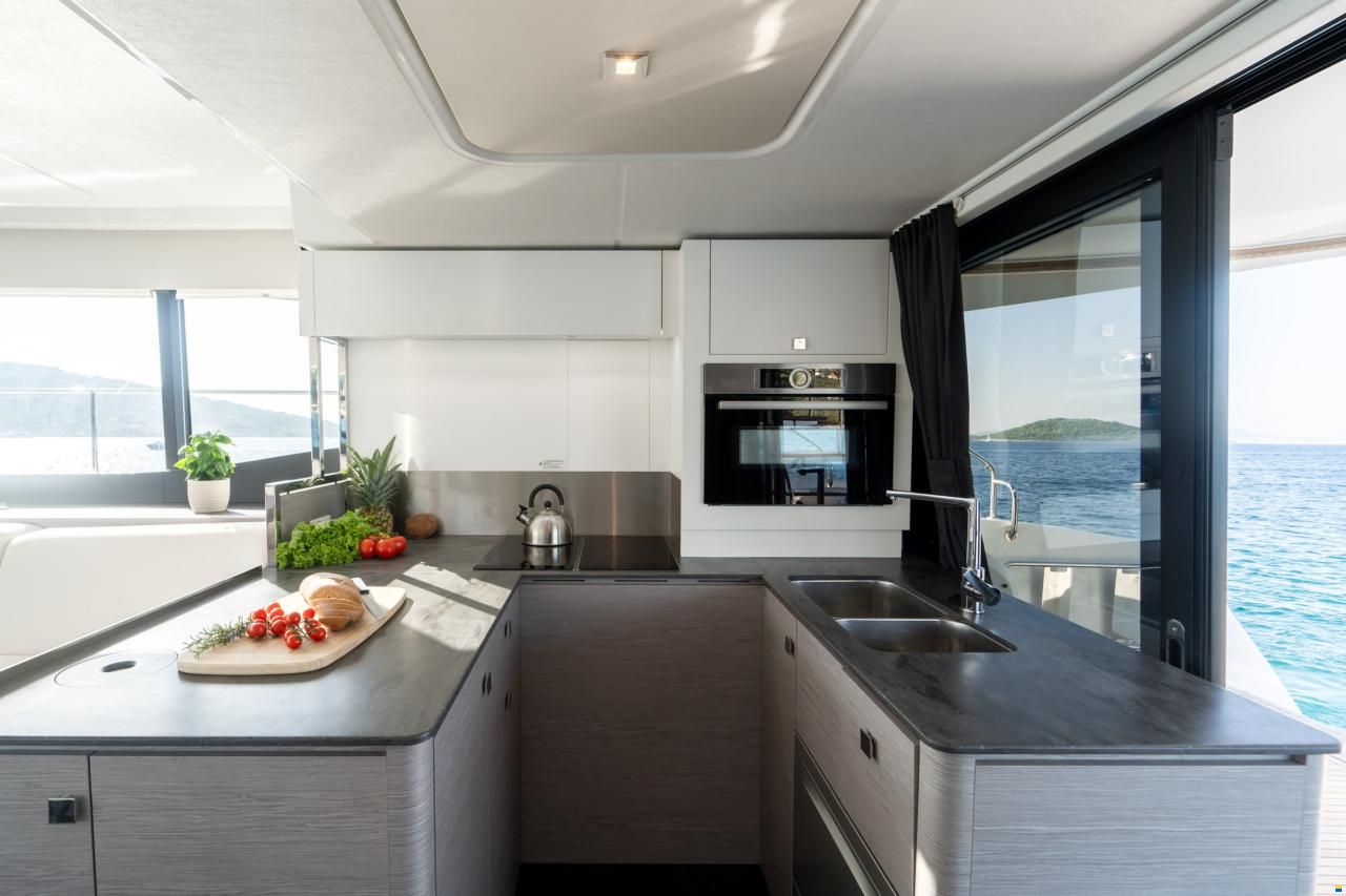 Fountaine Pajot MY 6
