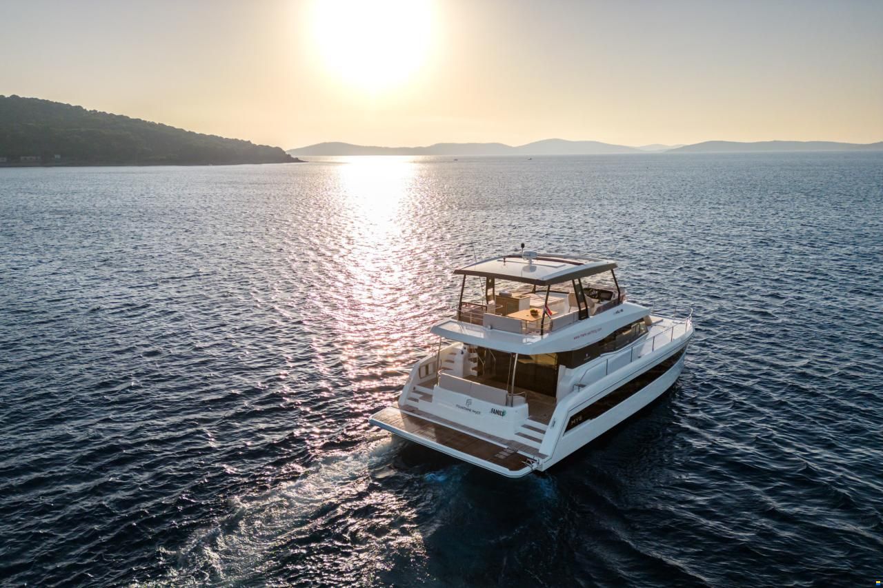 Fountaine Pajot MY 6