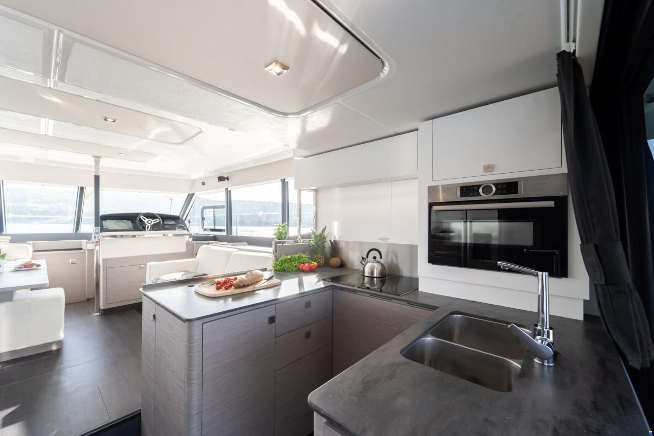 Fountaine Pajot MY 6