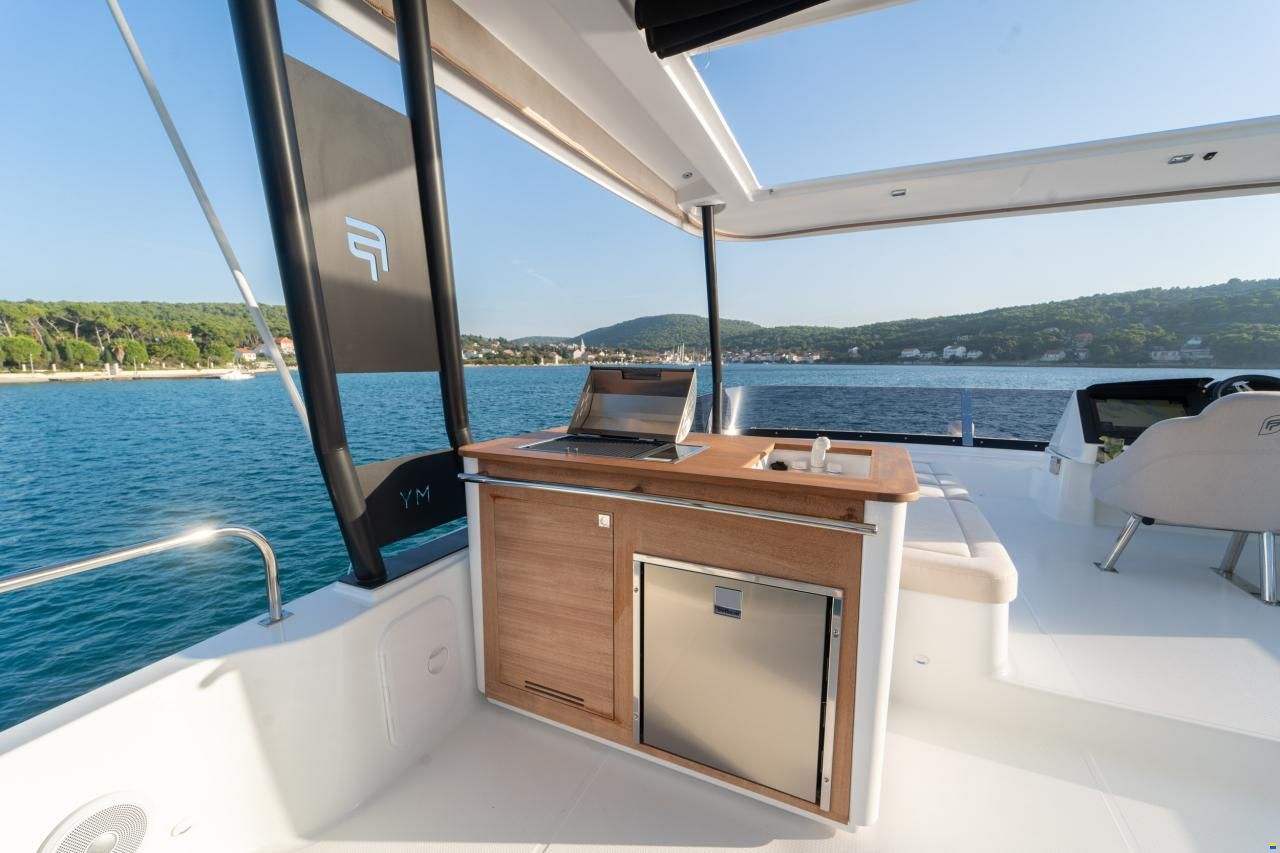 Fountaine Pajot MY 6