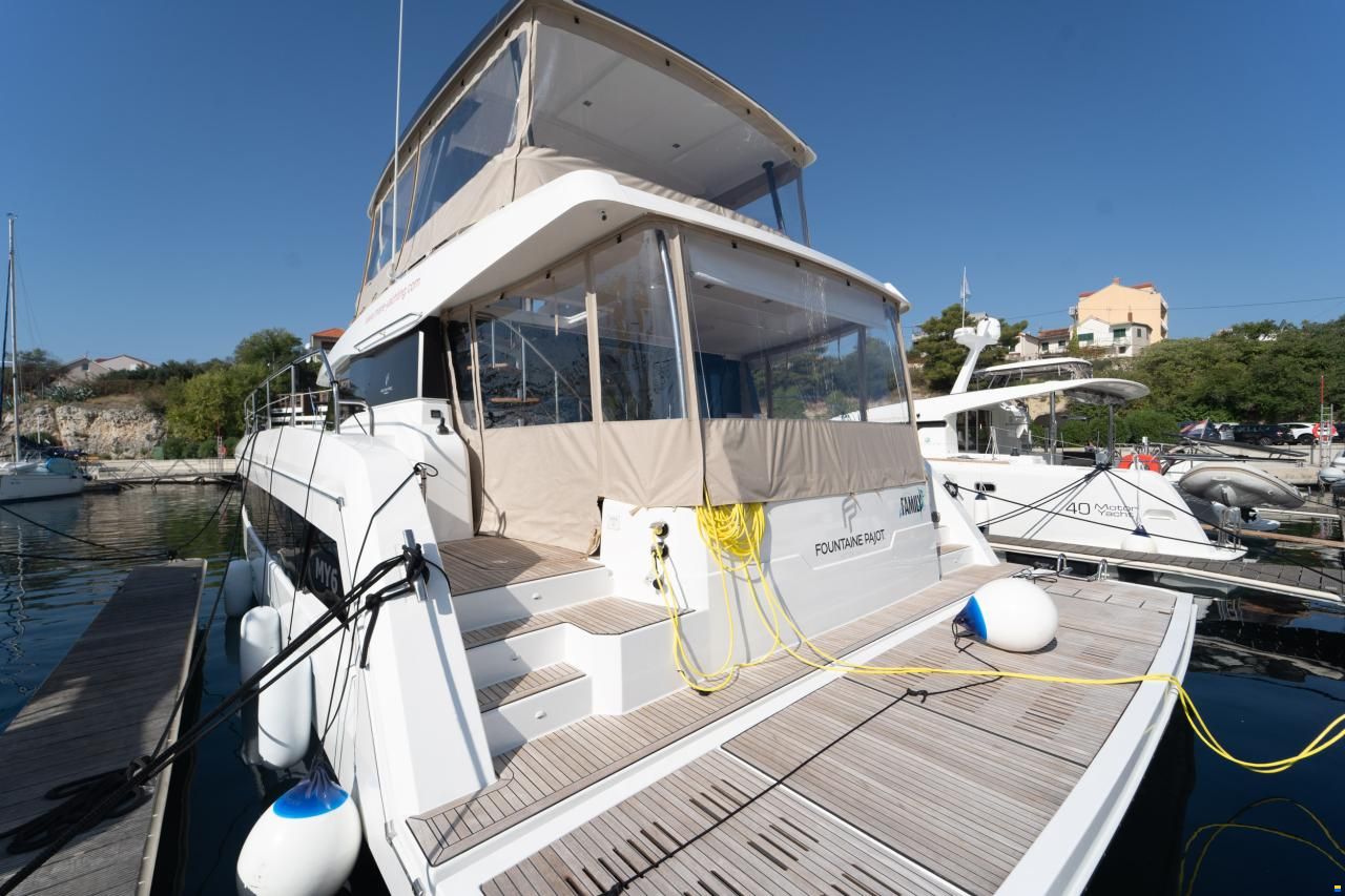 Fountaine Pajot MY 6