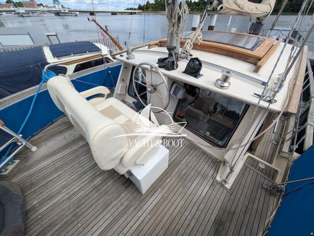 Nauticat 33
