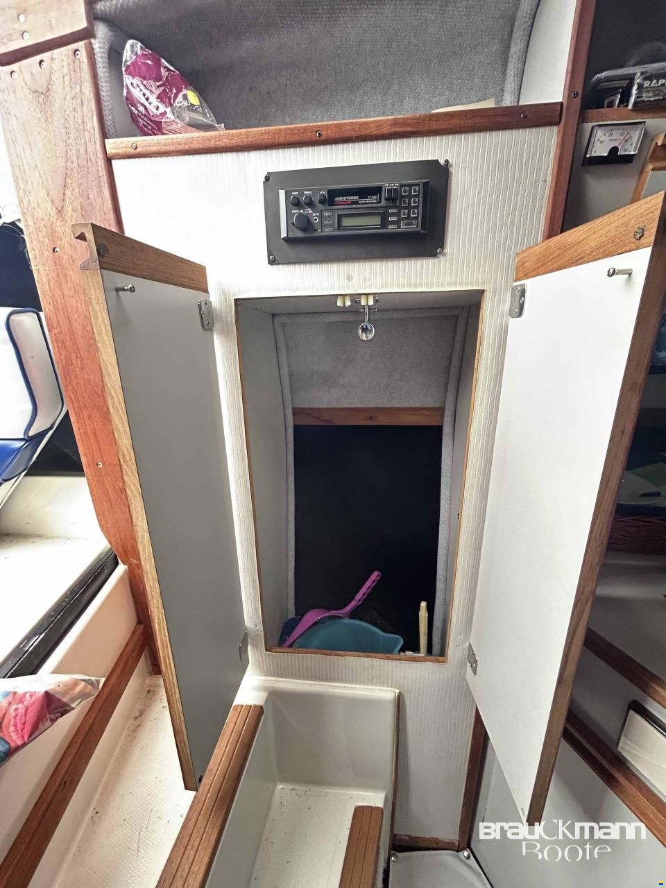 Regal Ambassador 255 XL