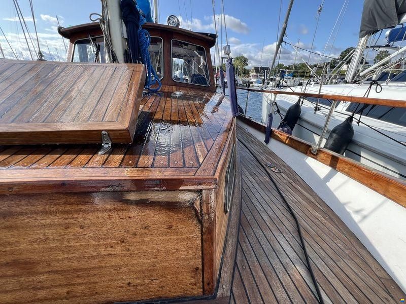 Nauticat 33