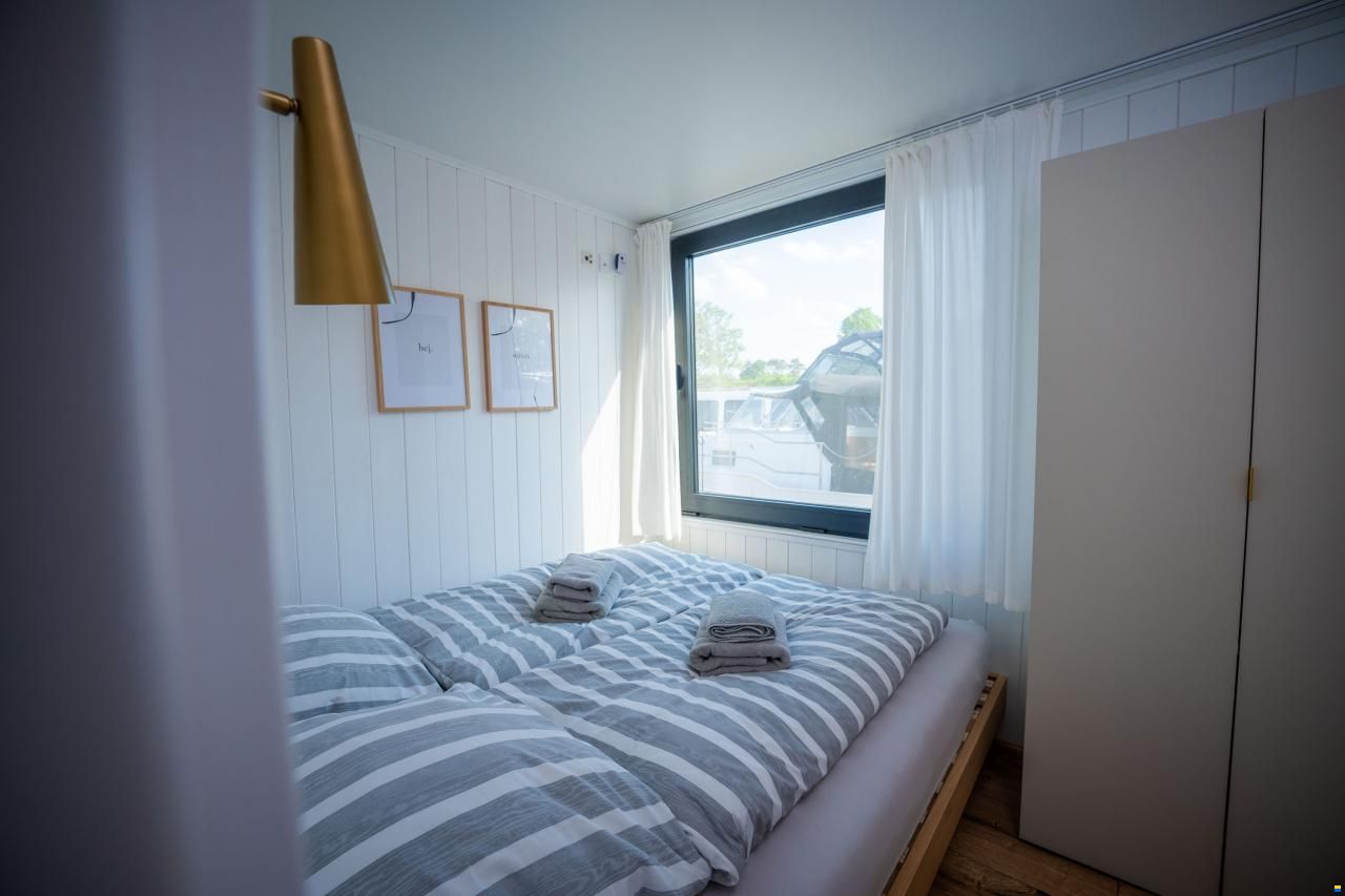 Woma Hausboot Wohnschiff D13