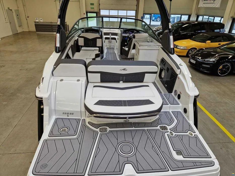 Monterey 258 SS
