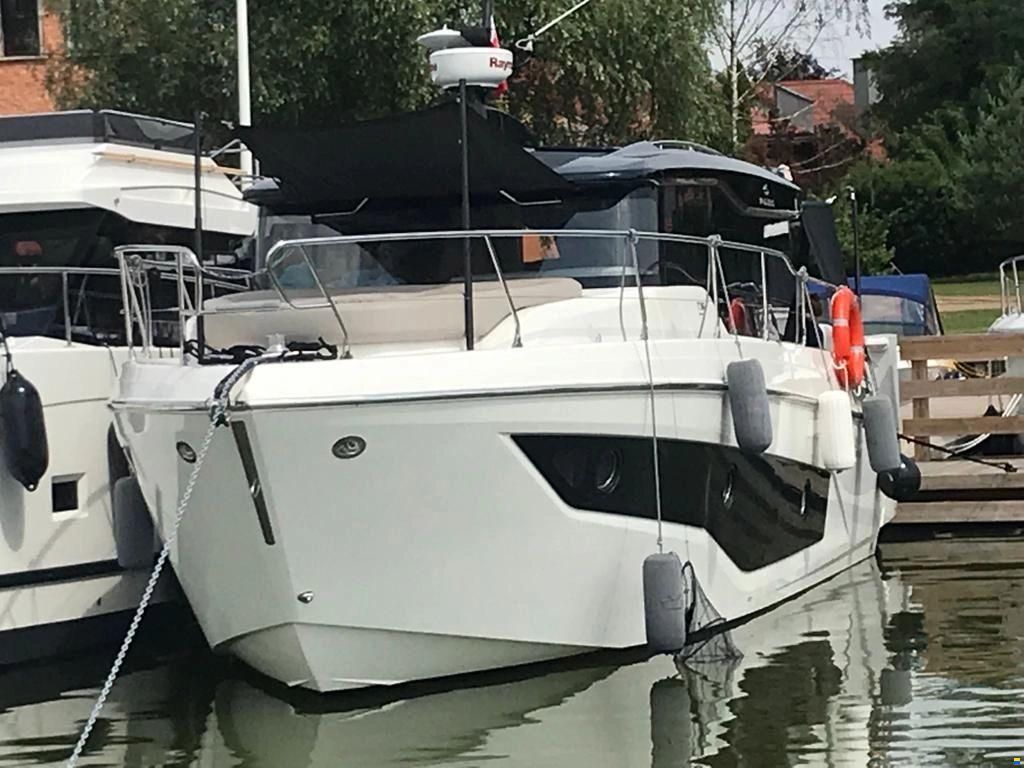 Cranchi T36 Crossover