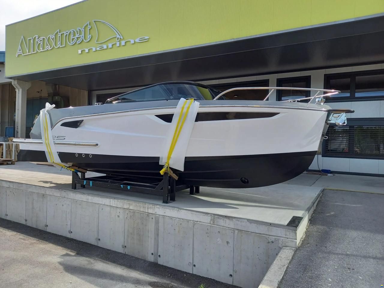 Alfastreet 25 Cabin Evo