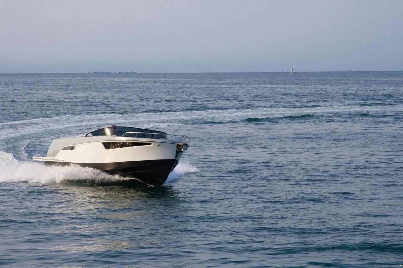 Alfastreet 28 Cabin