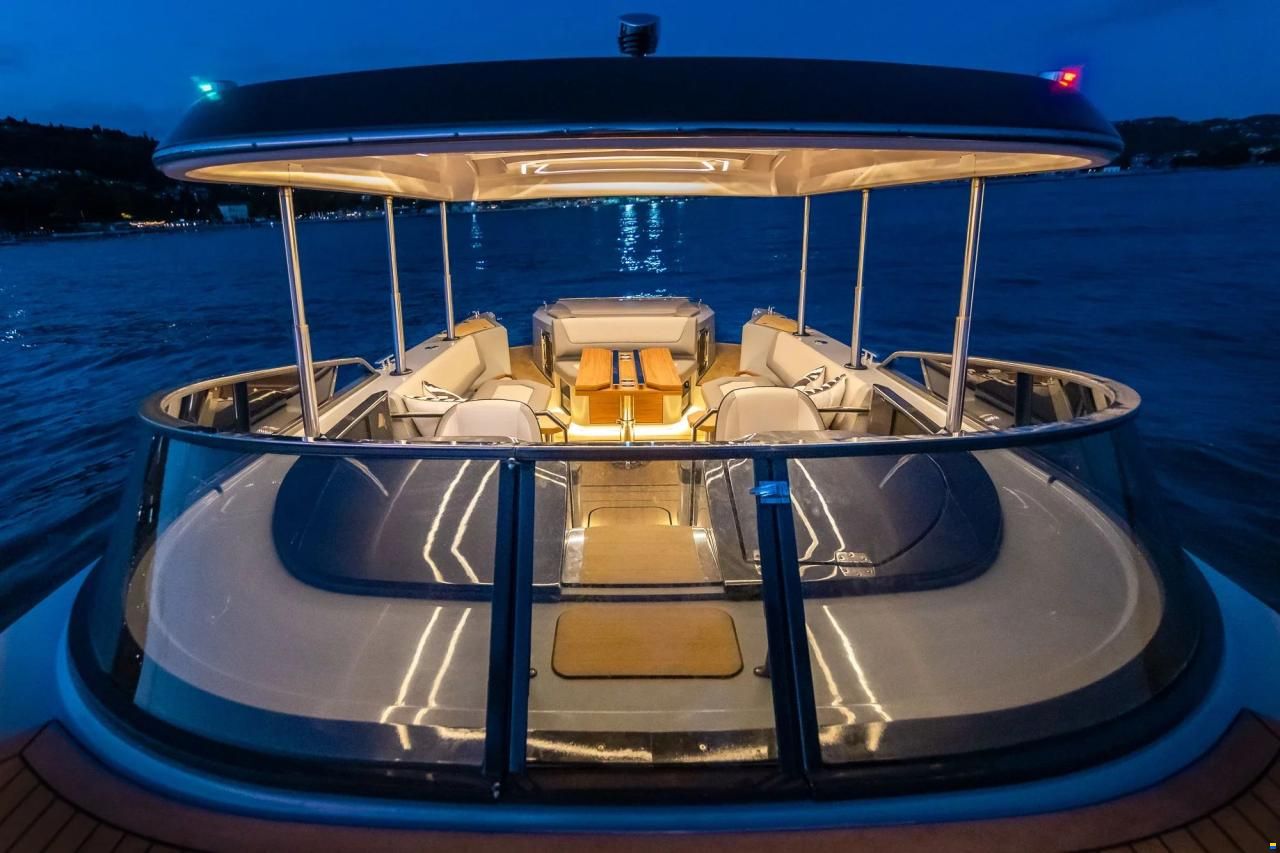 Alfastreet 28 Cabin