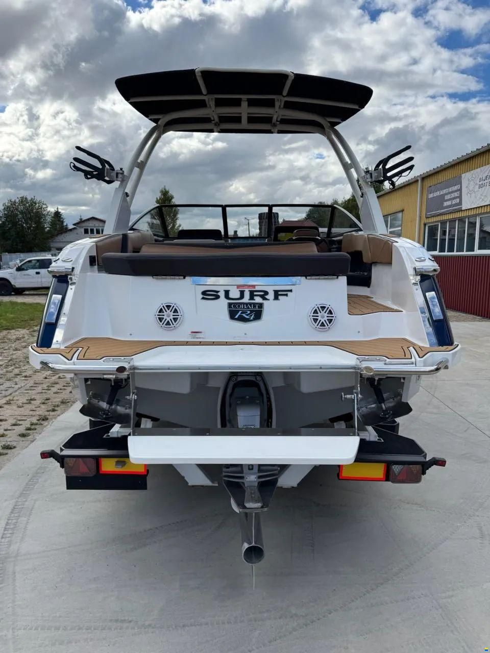 Cobalt R4 Surf