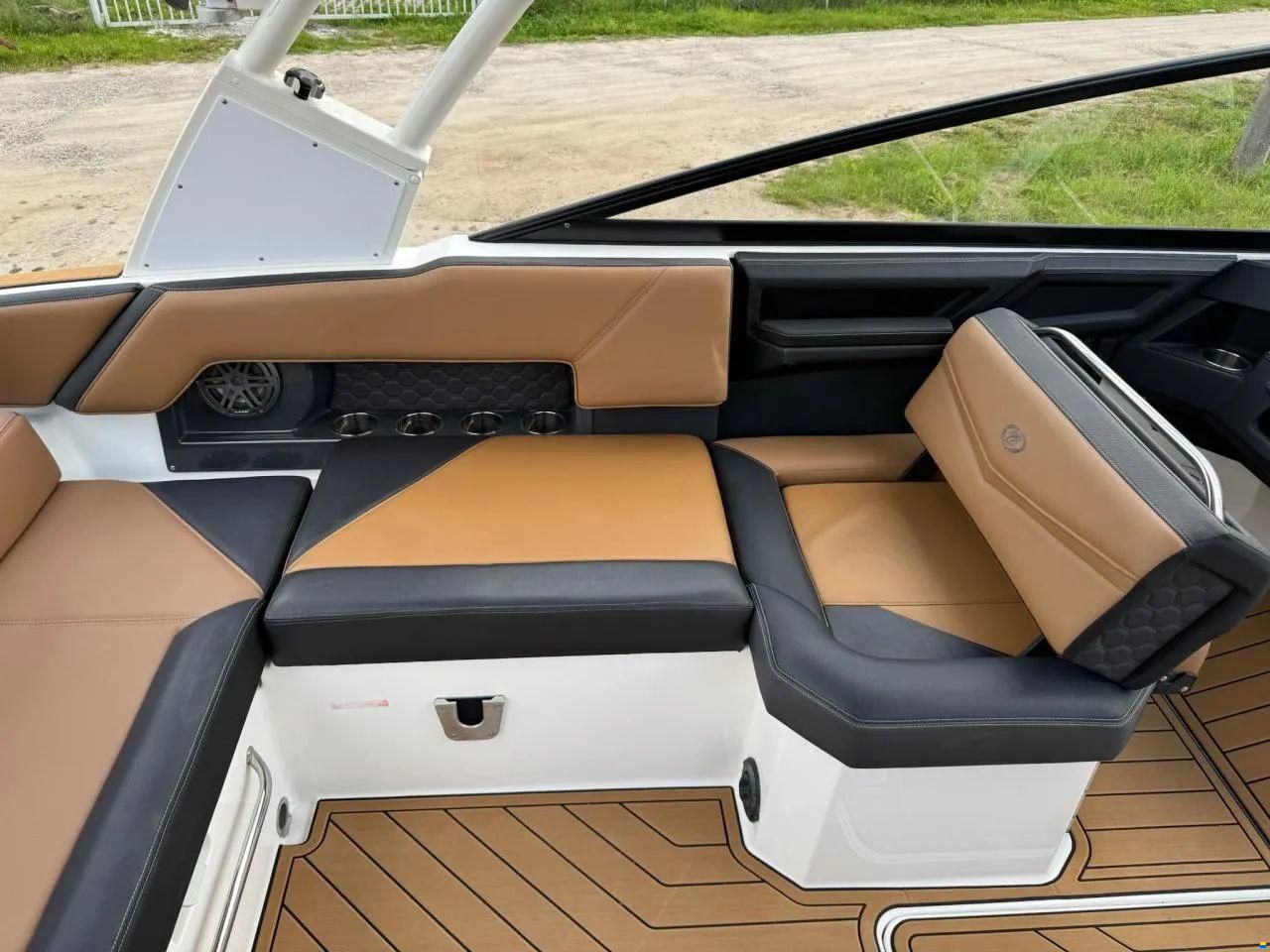 Cobalt R4 Surf