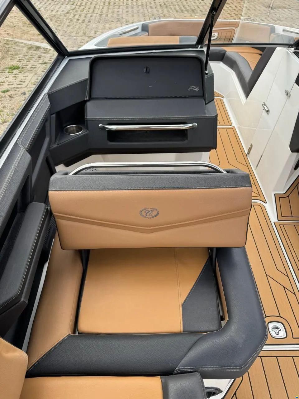Cobalt R4 Surf