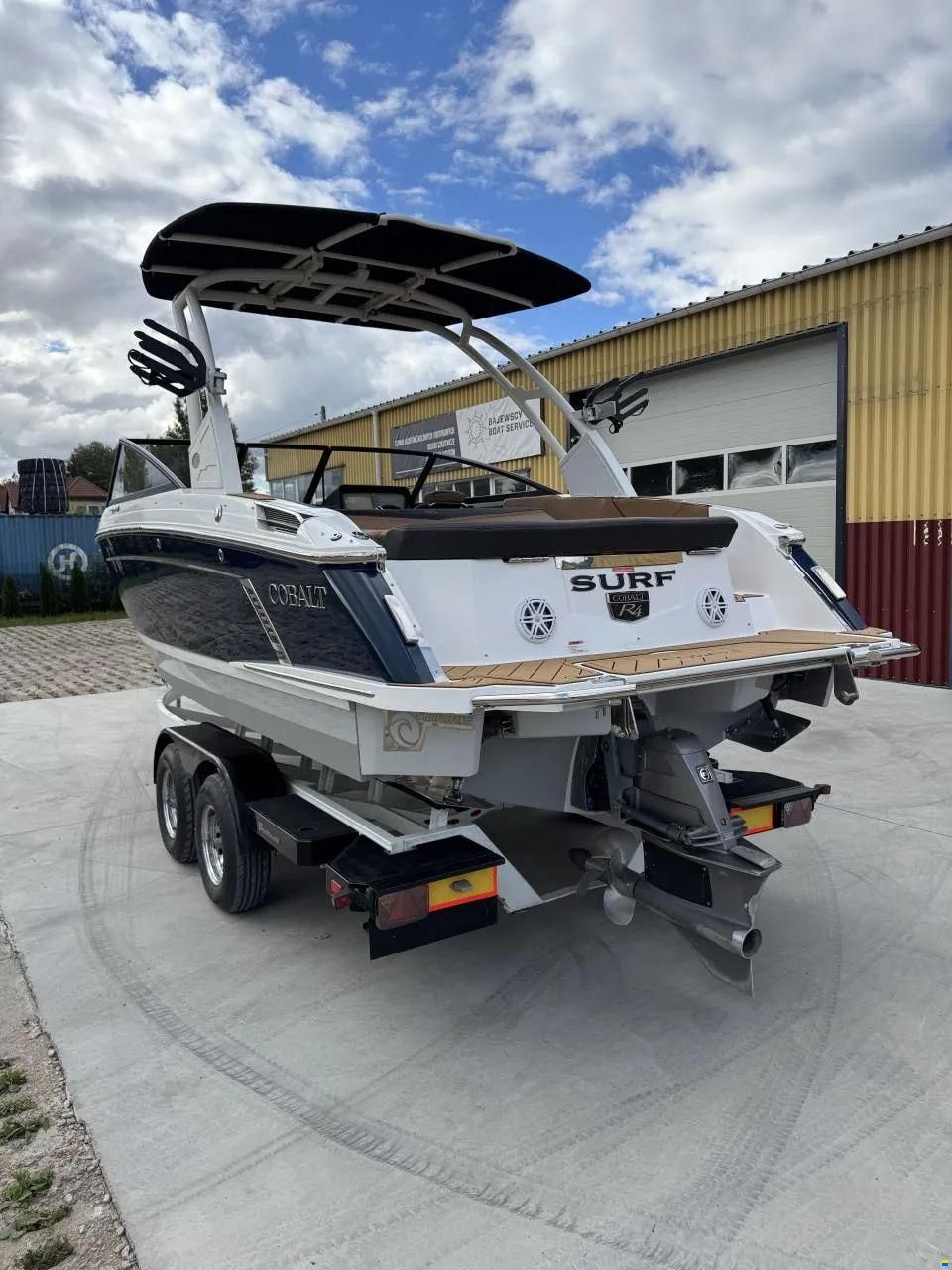 Cobalt R4 Surf