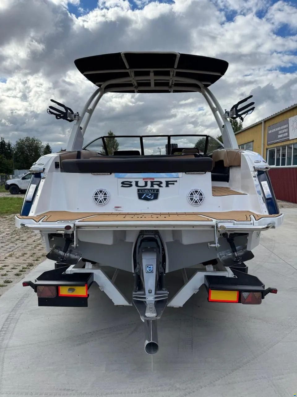 Cobalt R4 Surf