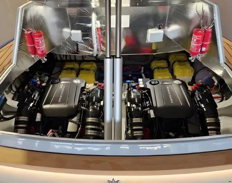 Alfastreet 28 Cabin