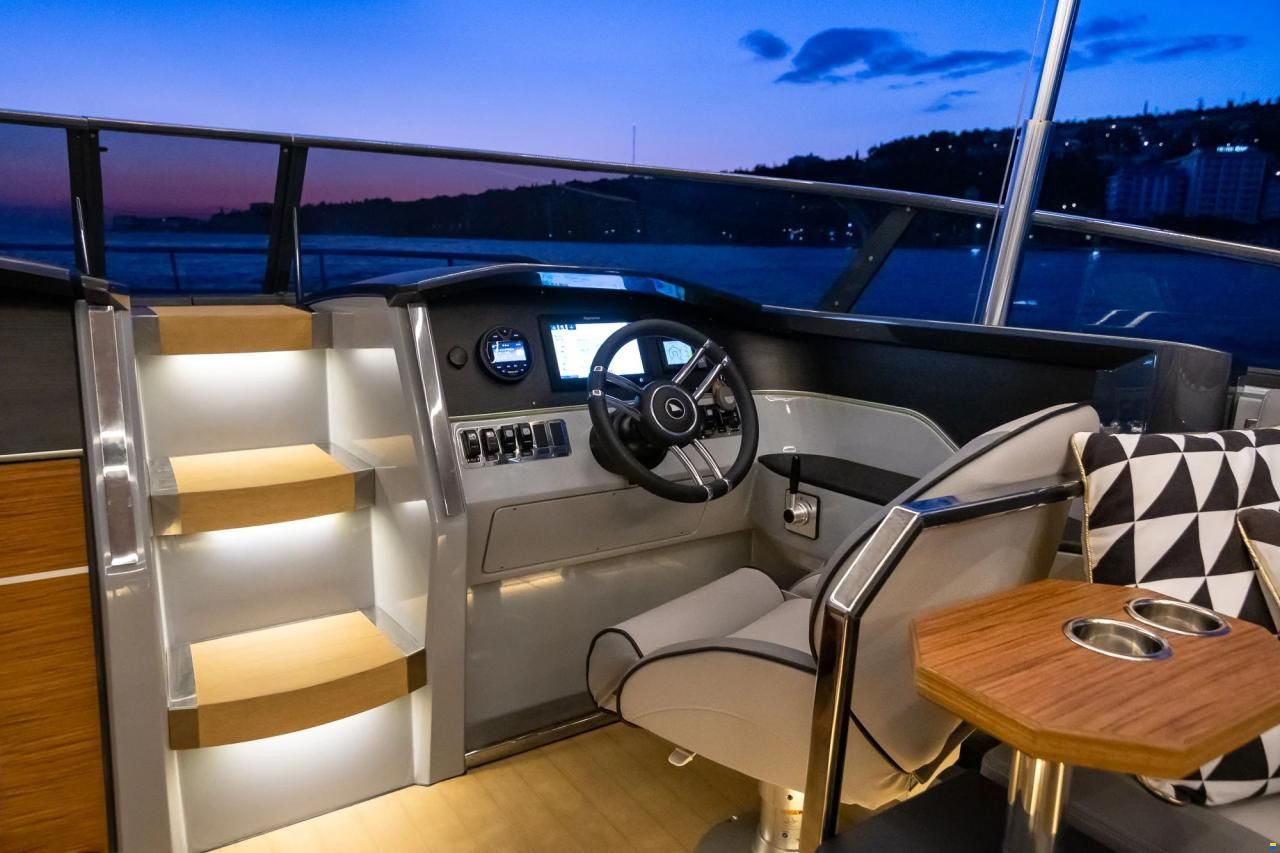 Alfastreet 32 Cabin