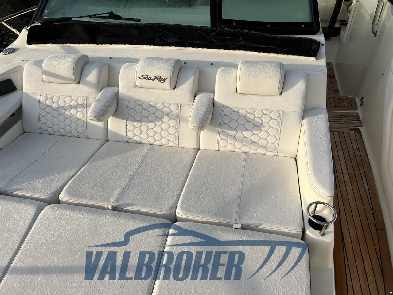 Sea Ray 320 Sundancer