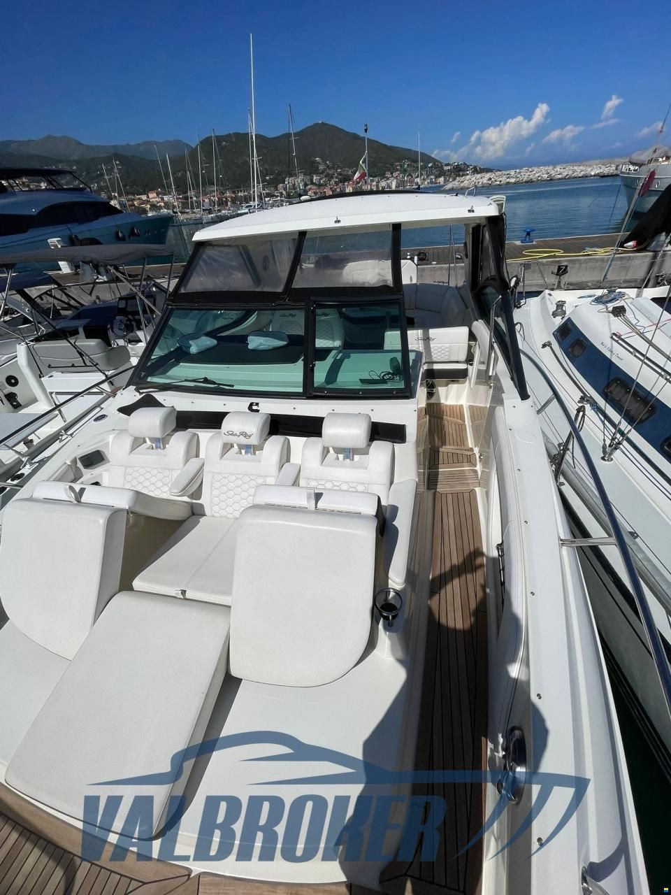 Sea Ray 320 Sundancer