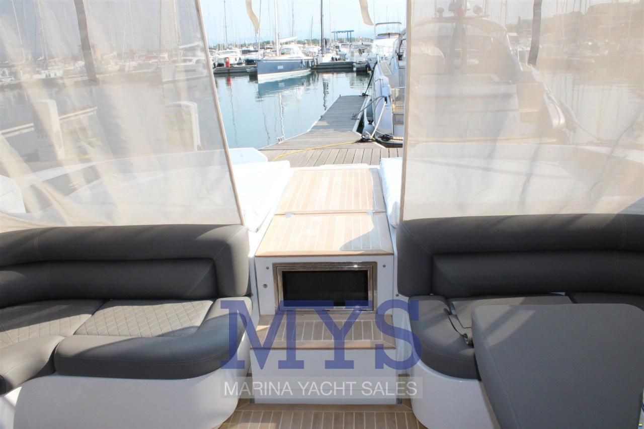 Pershing 54'