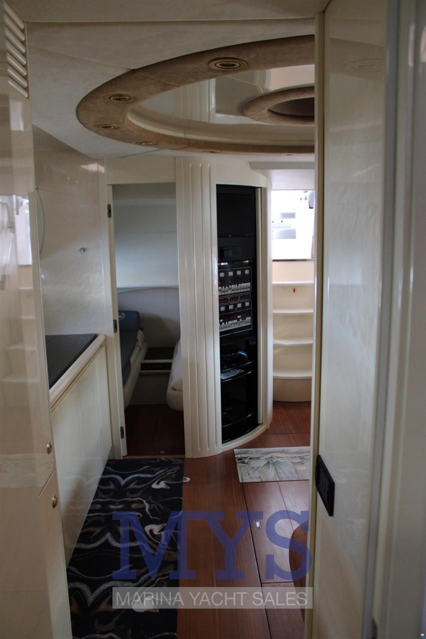 Pershing 54'