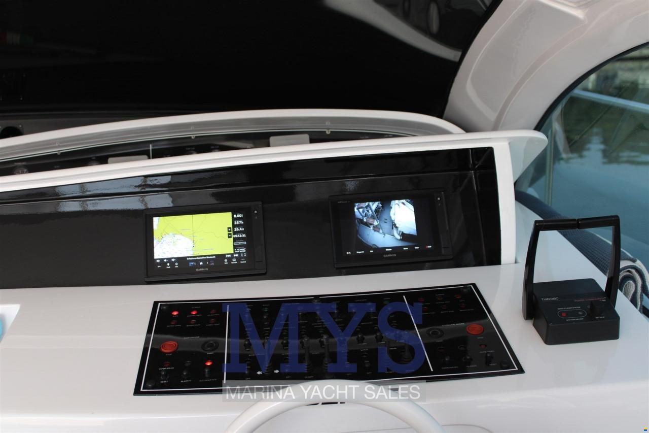 Pershing 54'