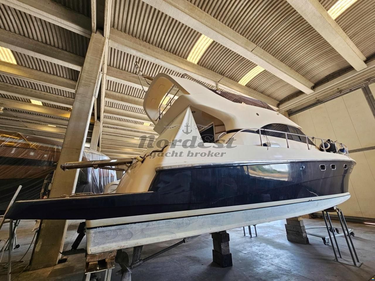 Cayman 42 Fly