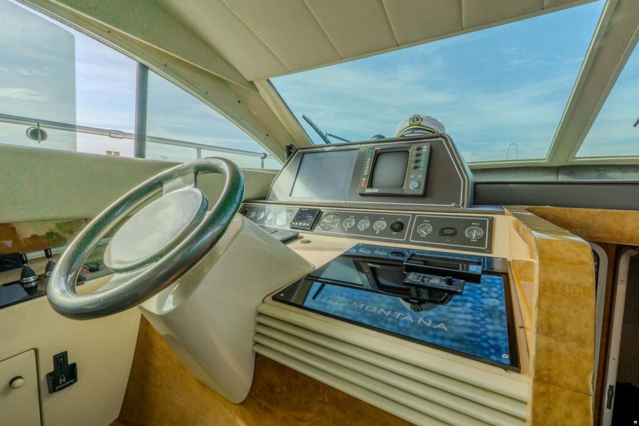 Mochi Craft 43 Flybridge
