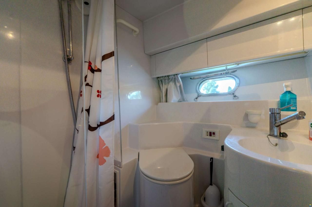Mochi Craft 43 Flybridge