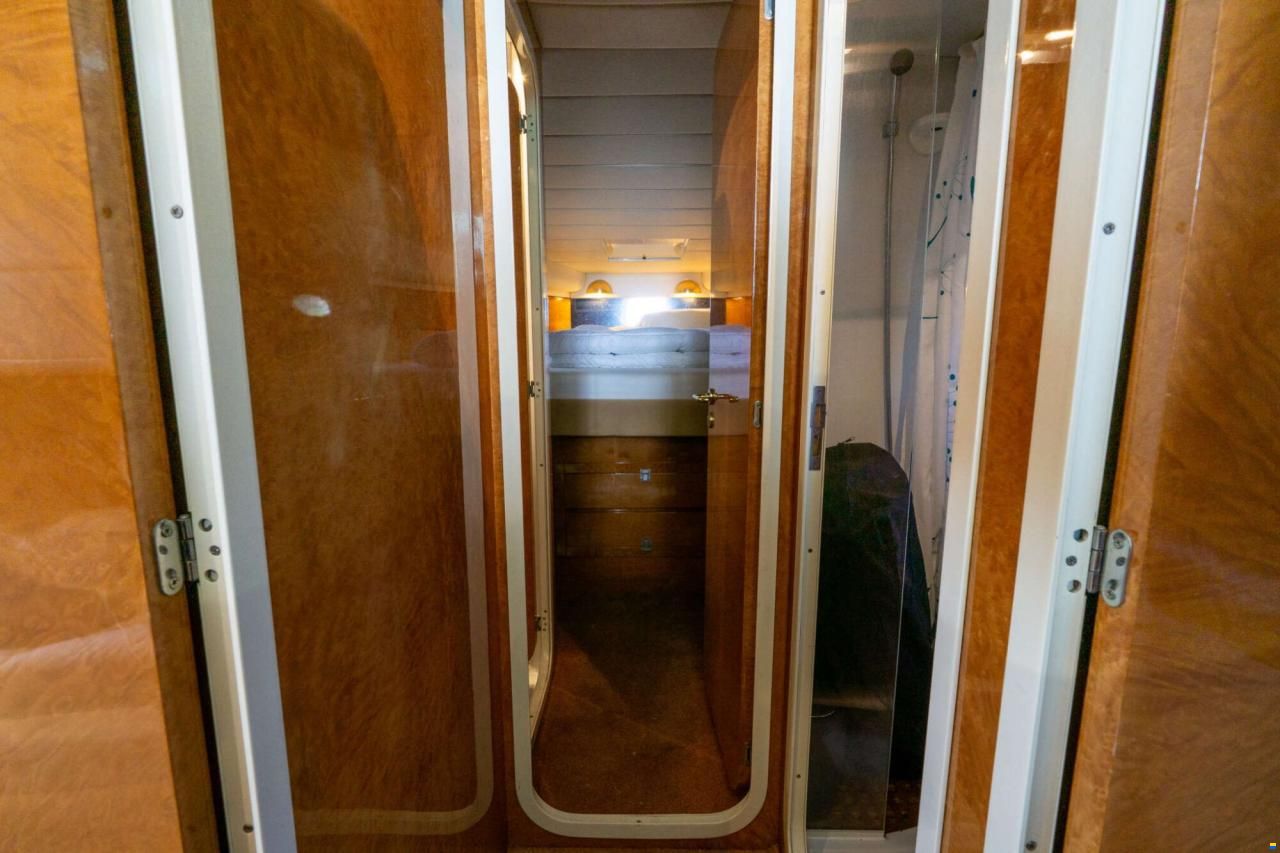Mochi Craft 43 Flybridge