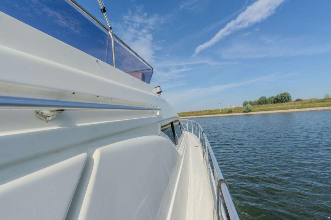 Mochi Craft 43 Flybridge