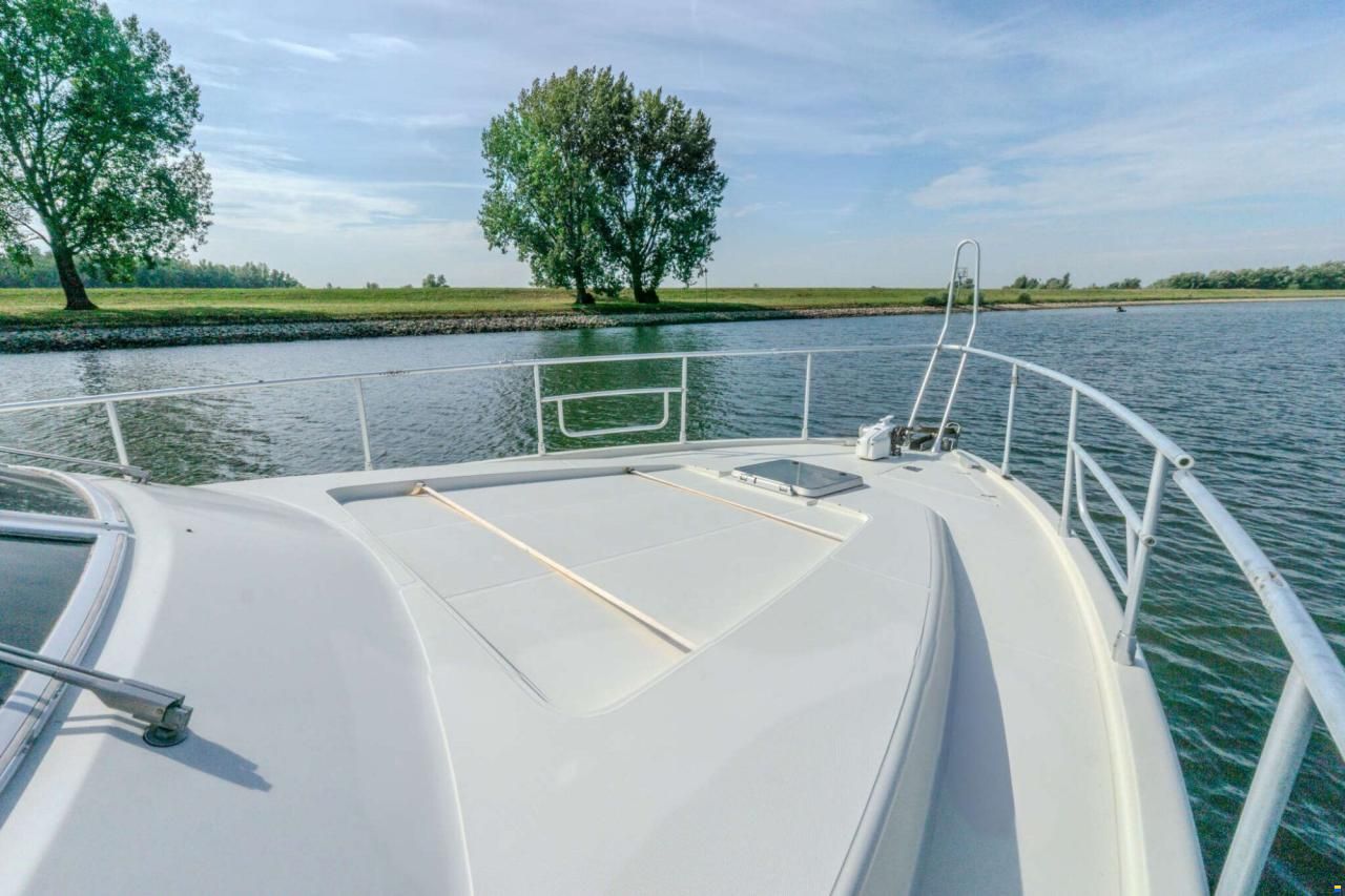 Mochi Craft 43 Flybridge