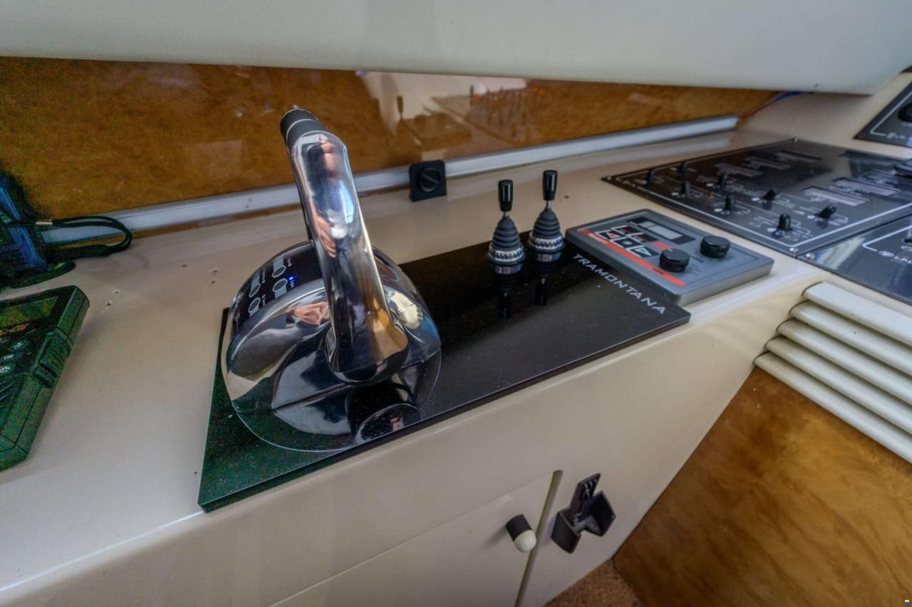 Mochi Craft 43 Flybridge