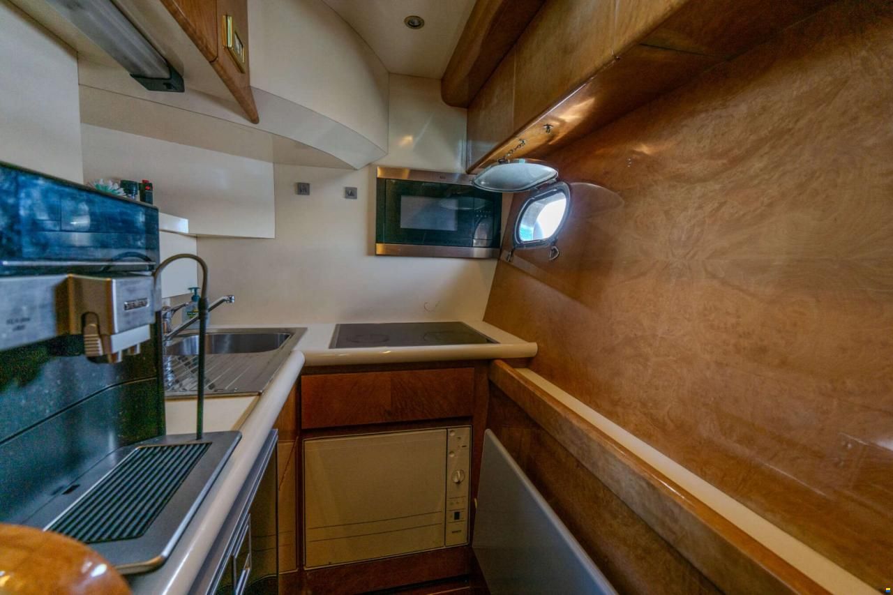 Mochi Craft 43 Flybridge