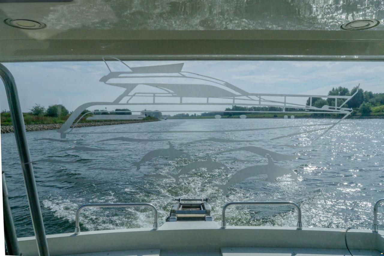 Mochi Craft 43 Flybridge