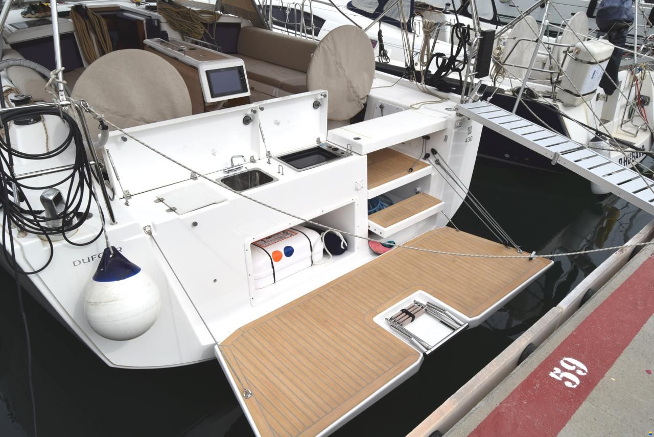 Dufour 430