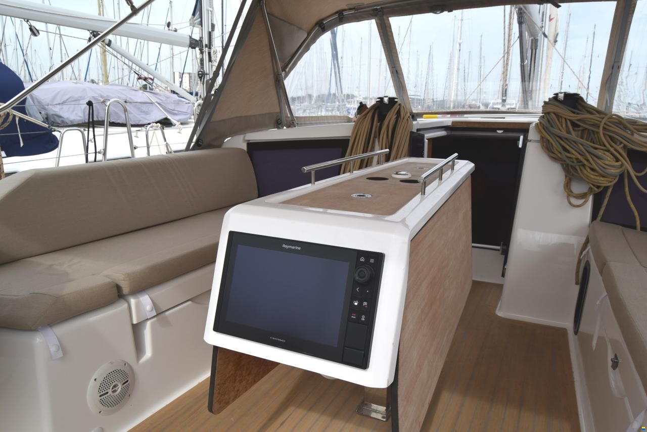Dufour 430