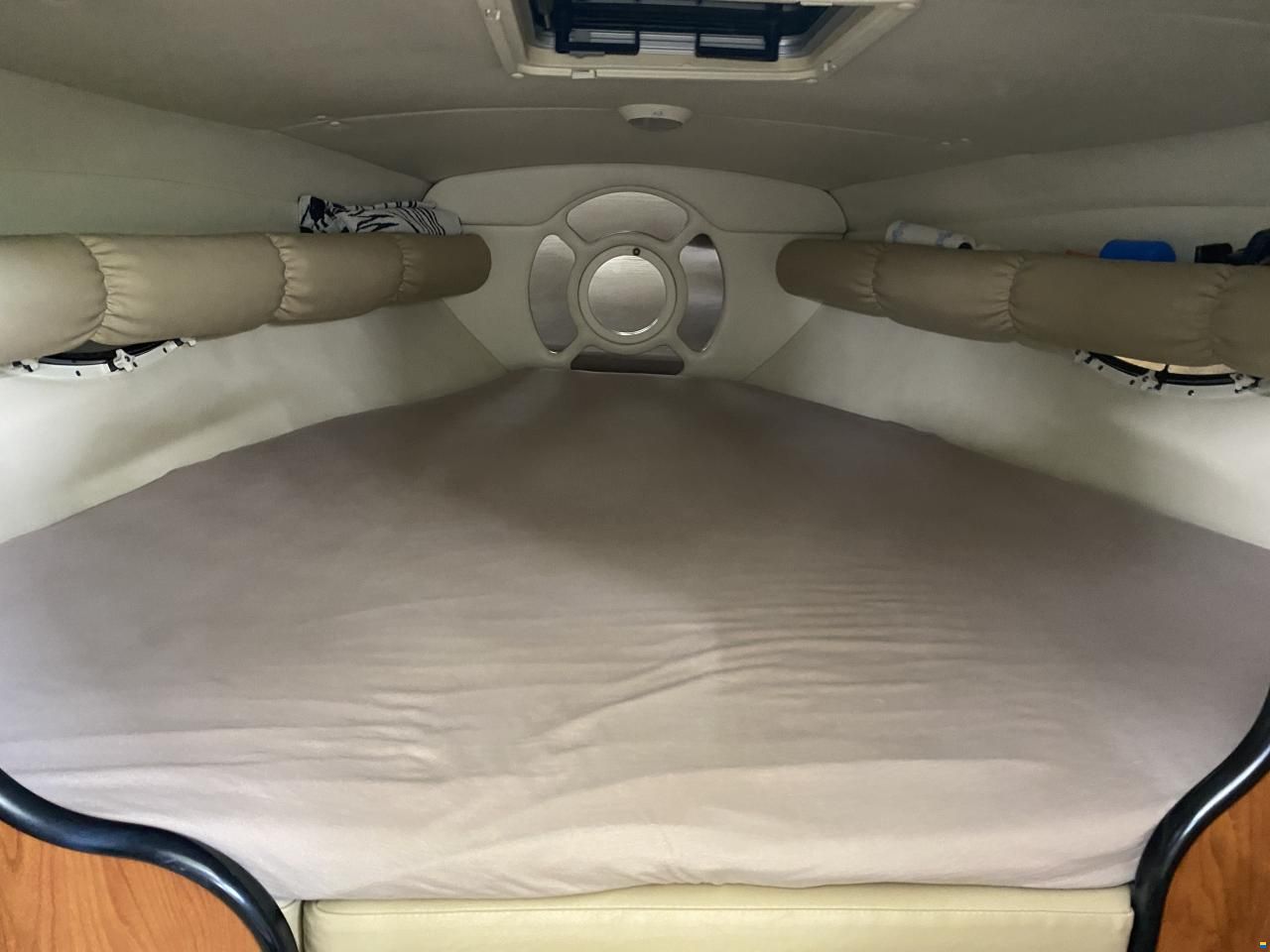 Rinker 262 Captiva Cuddy