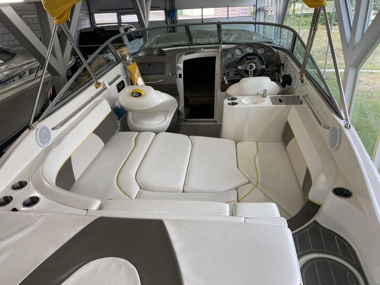 Rinker 262 Captiva Cuddy