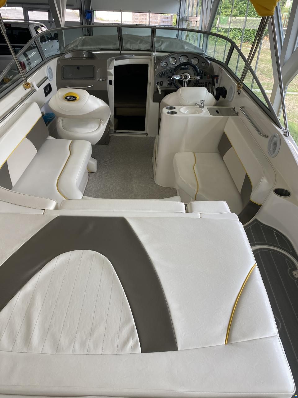 Rinker 262 Captiva Cuddy