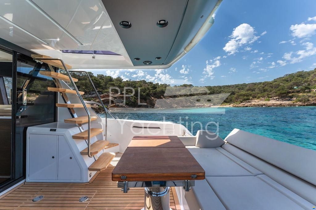 Ferretti 500
