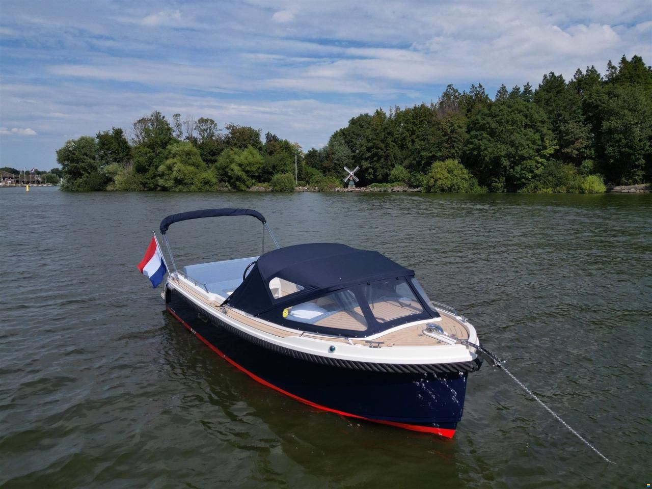 Interboat DE Intender 750 Cabin