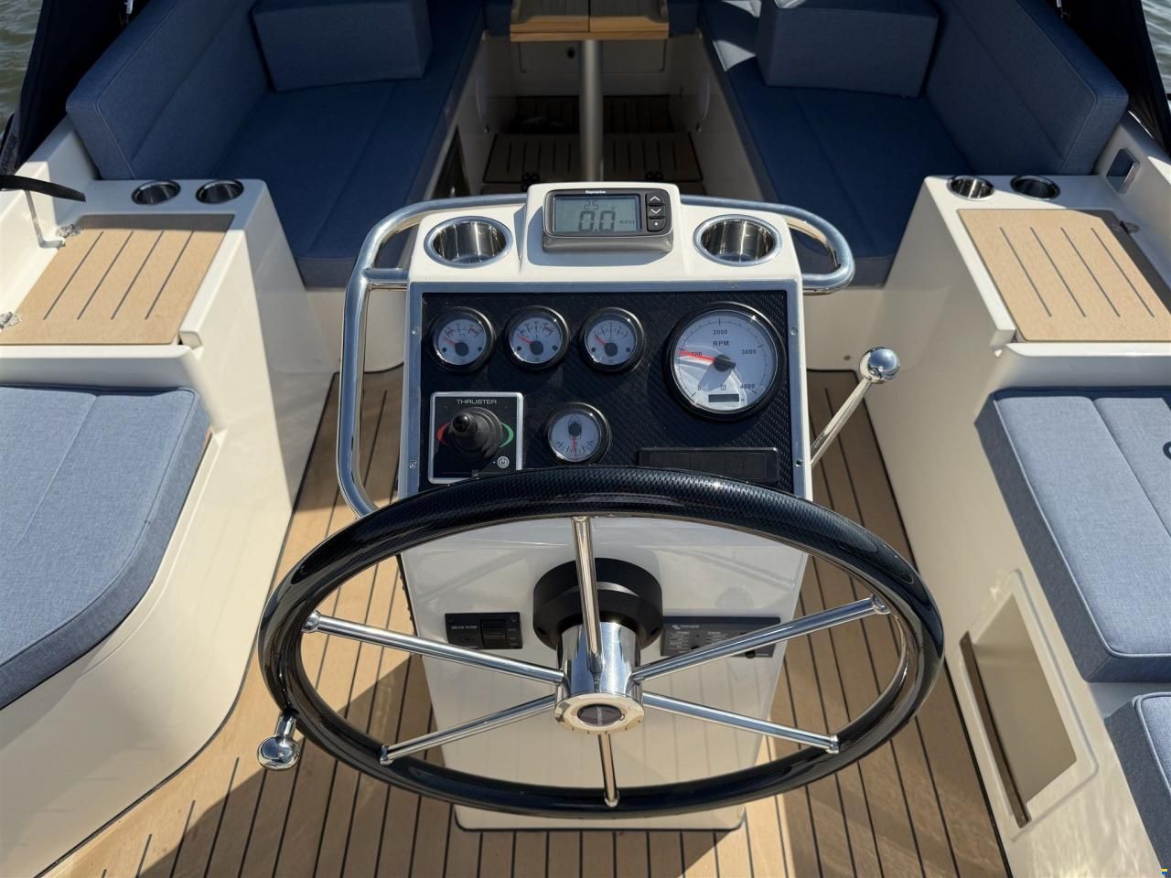 Interboat DE Intender 750 Cabin