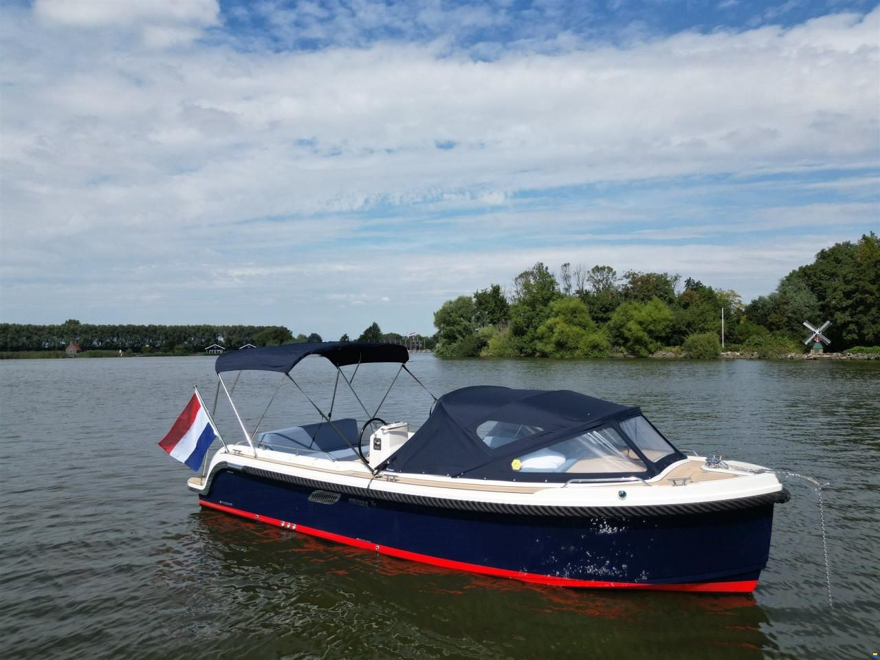 Interboat DE Intender 750 Cabin
